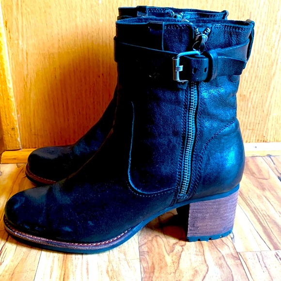 Trawl Madison 8-1/2 side zip lug sole waterproof stacked heel mid calf boots EUC - Picture 1 of 11